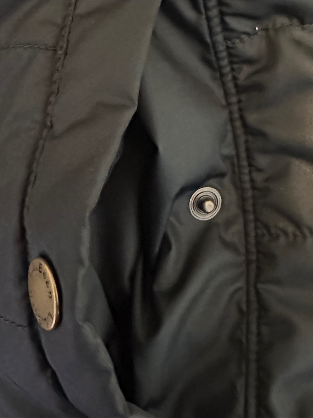 L.L.Bean Women's Mountain Classic Puffer Vest Mediums - Picture 12 of 16